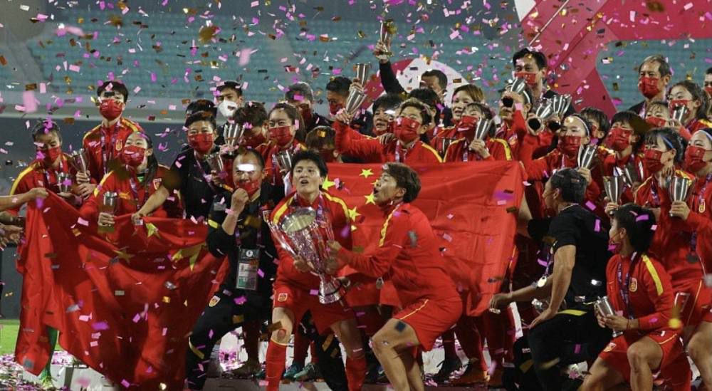 德凯特拉雷今年夏天从米兰租借加盟亚特兰大，租借期限为一个赛季，租借费用300万欧，选择买断费用2700万欧元，不包含回购权，但米兰将拥有10%的转售分成。